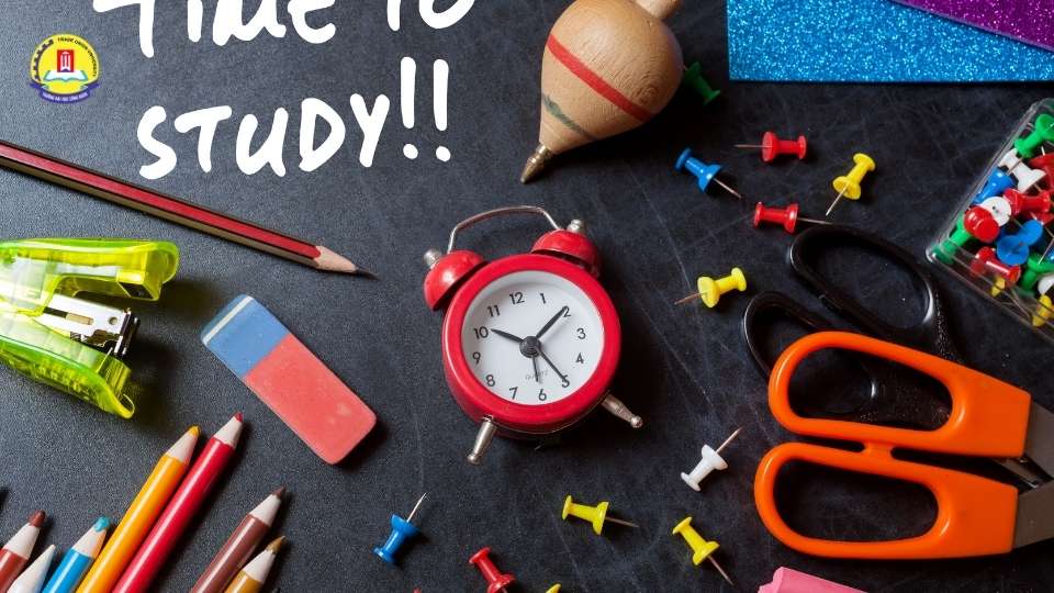 Các yếu tố ảnh hưởng trực tiếp đến thời gian học đại học từ xa