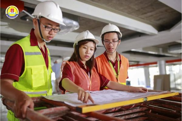 Học ngành bảo hộ lao động ra làm gì? Cơ hội và mức thu nhập hiện nay