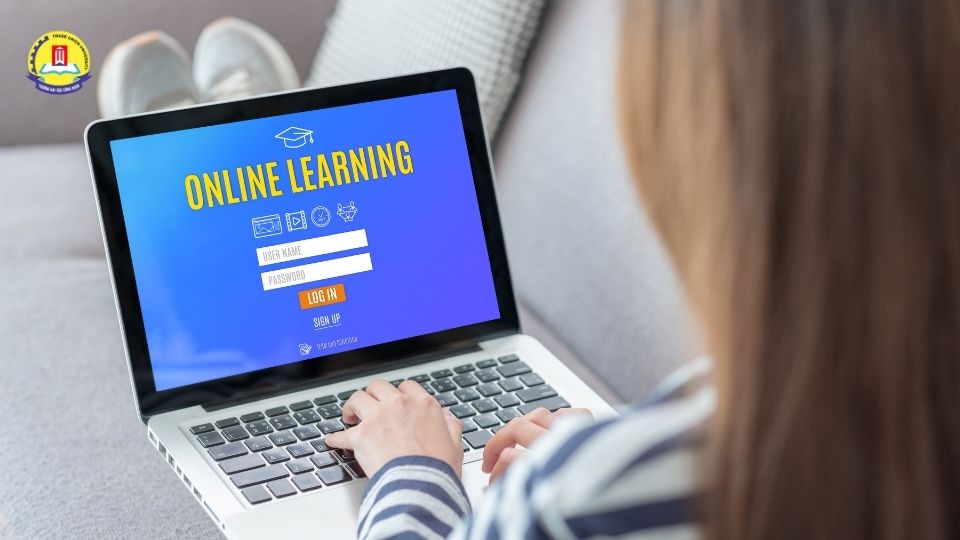 Chi phí học đại học từ xa gồm những khoản nào?