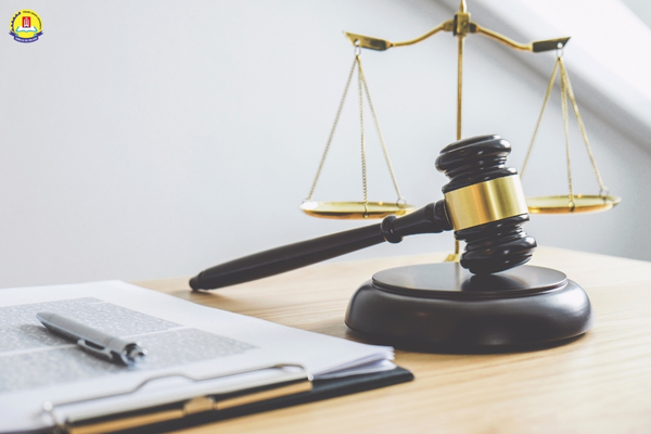 truong-dai-cong-doan-tuyen-sinh-luat-he-tu-xa1