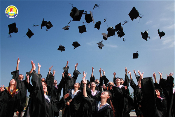 Chuong-trinh-lien-thong-dai-hoc-duoc-thiet-ke-linh-hoat-phu-hop-voi-nhieu-nhom-hoc-vien-khac-nhau