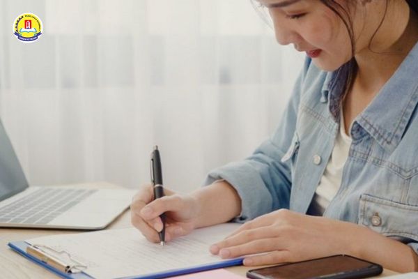 Hoc-sinh-truyen-cap-website-chinh-thuc-cua-bo-gd&-dt-de-tra-cuu-diem-chuan-va-ket-qua-thi-thpt