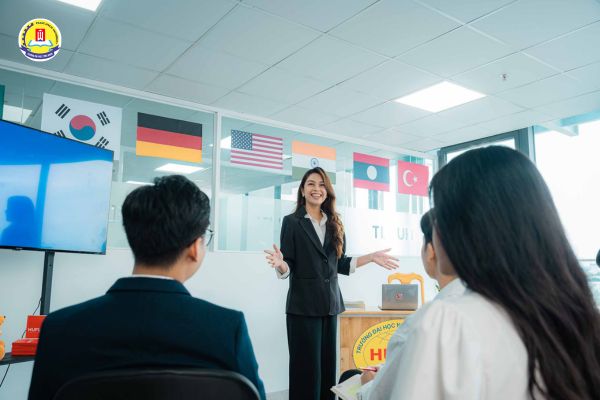 Sinh-vien-tot-nghiep-nganh-ngon-ngu-anh-tai-dai-hoc-cong-doan-co-the-lam-viec-trong-nhieu-linh-vuc