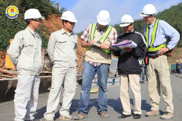 Tuy-vao-dinh-huong-ca-nhan-sinh-vien-tot-nghiep-bao-ho-lao-dong-co-the-lua-chon-viec-lam-phu-hop