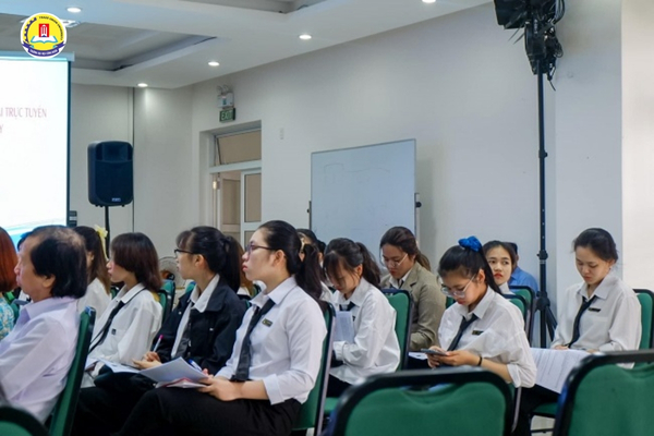 hoc-van-bang-2-luat-online-cho-nguoi-ban-ron