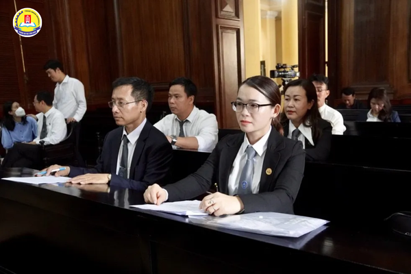 can-can-bo-ho-so-phap-ly-tren-ban-lam-viec