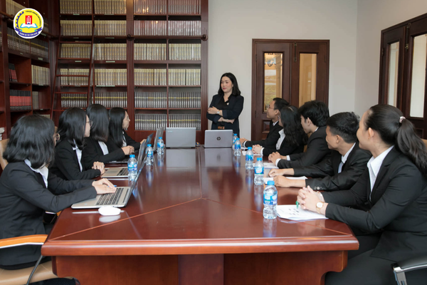 luat-su-tu-van-khach-hang-chuyen-nghiep