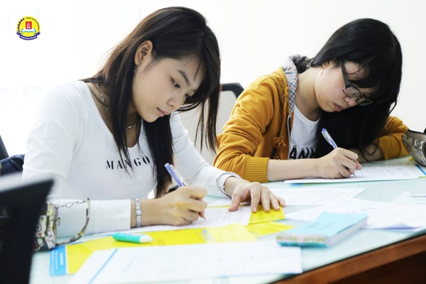 doi-tuong-tuyen-sinh-nganh-viet-nam-hoc