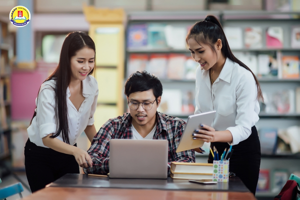 so-sanh-lo-trinh-lien-thong-trung-cap-len-dai-hoc-truc-tiep-va-gian-tiep