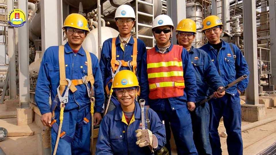 Các yếu tố ảnh hưởng đến mức lương ngành bảo hộ lao động