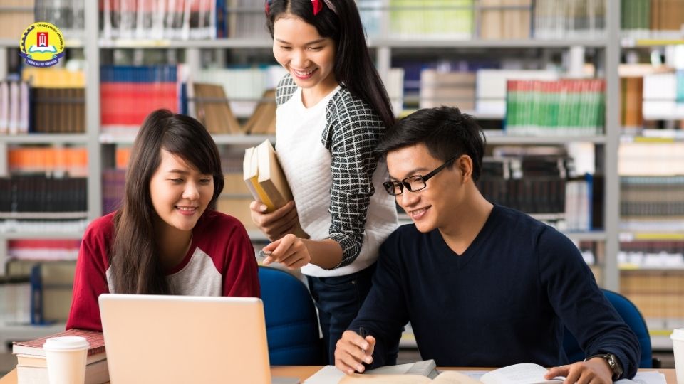 Ngành Việt Nam học làm gì ?