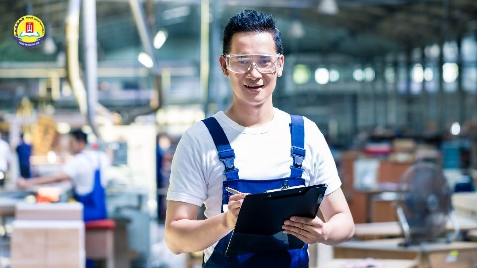 Tại sao bạn nên chọn học đại học thay vì chứng chỉ hse cấp tốc