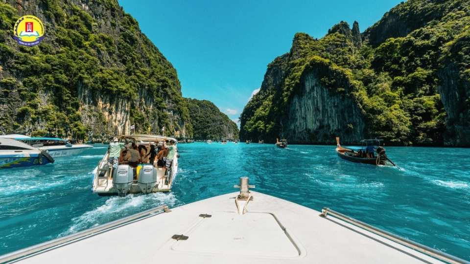 Học ngành Việt Nam học có làm hướng dẫn viên du lịch được không